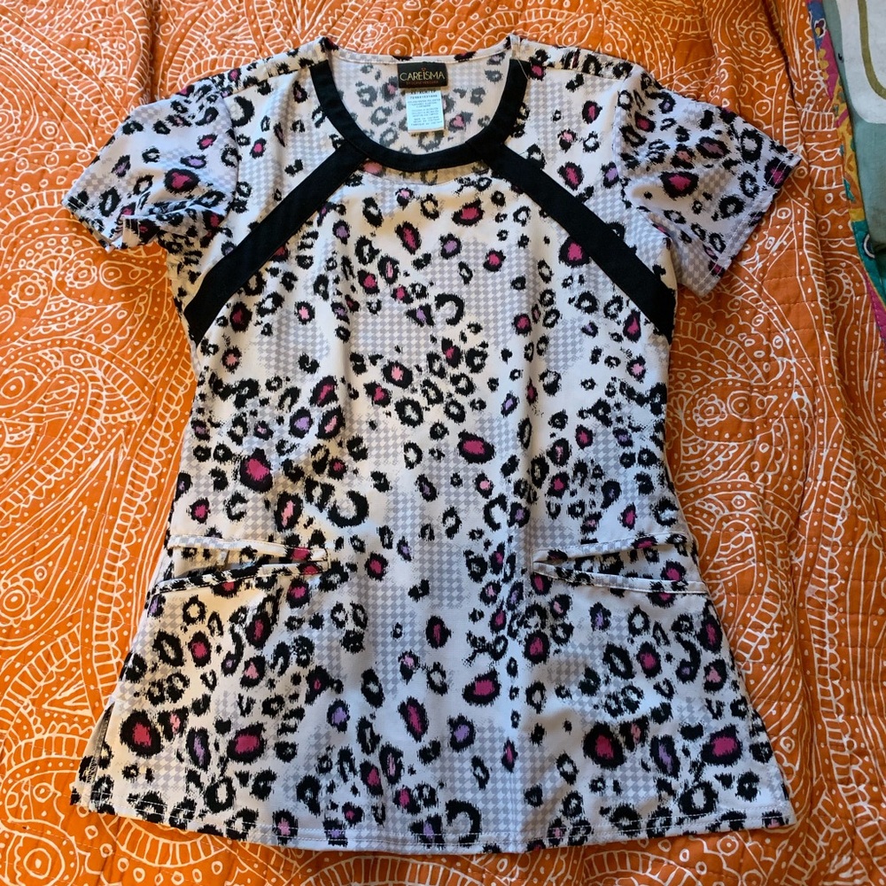 Careism Leopard Houndstooth Scrub Top